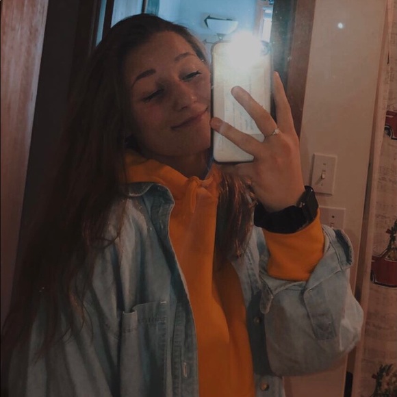 Meet your Posher, Aubrie - Picture 1 of 1